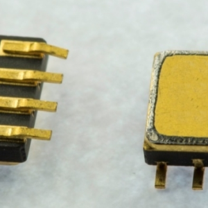 G24015-Single Comparators